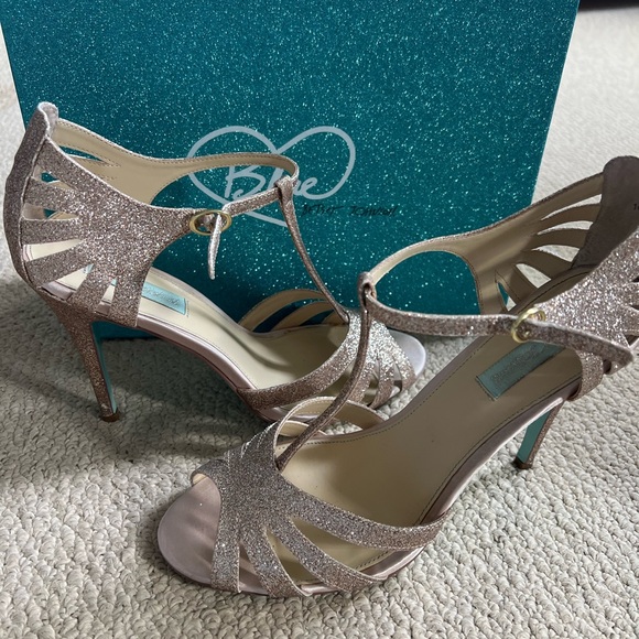 Blue by Betsey Johnson Tee Champagne wedding sandals - Picture 8 of 10